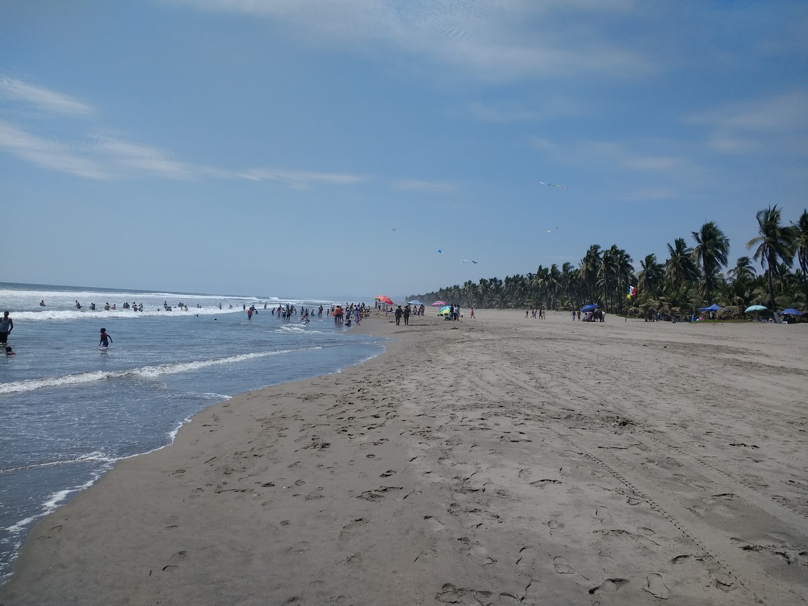 Foto de Playa Eréndira con recta y larga