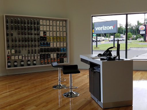 Verizon Authorized Retailer - Wireless Zone, 68 Newtown Rd, Danbury, CT 06810, USA, 