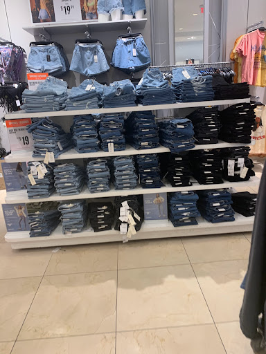 Clothing Store «Forever 21», reviews and photos, 1001 N Arney Rd #1000, Woodburn, OR 97071, USA