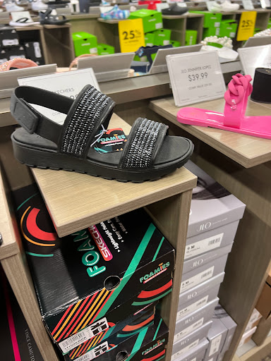 Shoe Store «DSW Designer Shoe Warehouse», reviews and photos, 937 Watters Creek Blvd, Allen, TX 75013, USA