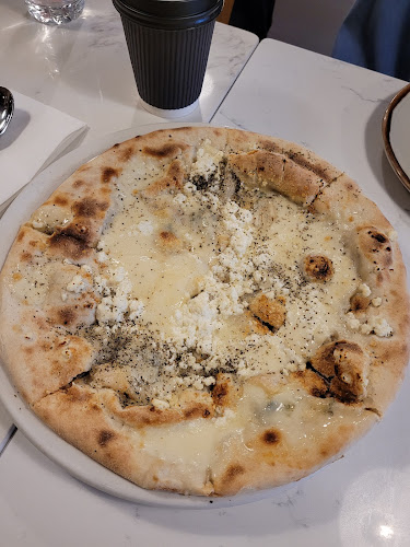 Alma's Restaurant Italian Cuisine & Pizzeria - Pizza