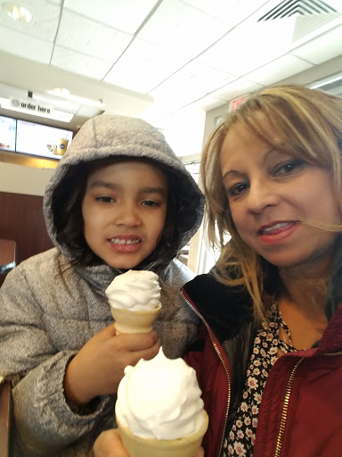 Shopping Mall «Rolling Meadows Shopping Center», reviews and photos, 3068 Kirchoff Rd, Rolling Meadows, IL 60008, USA