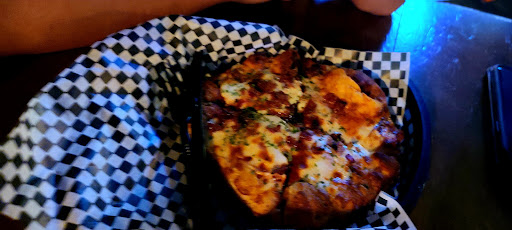 Pizza Restaurant «BLACKSTONE PUB & EATERY», reviews and photos, 525 Broad St, Gadsden, AL 35901, USA