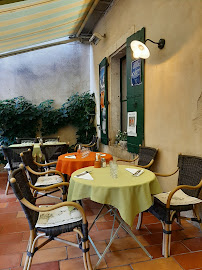 Atmosphère du Restaurant de spécialités provençales La récréation à Lourmarin - n°15