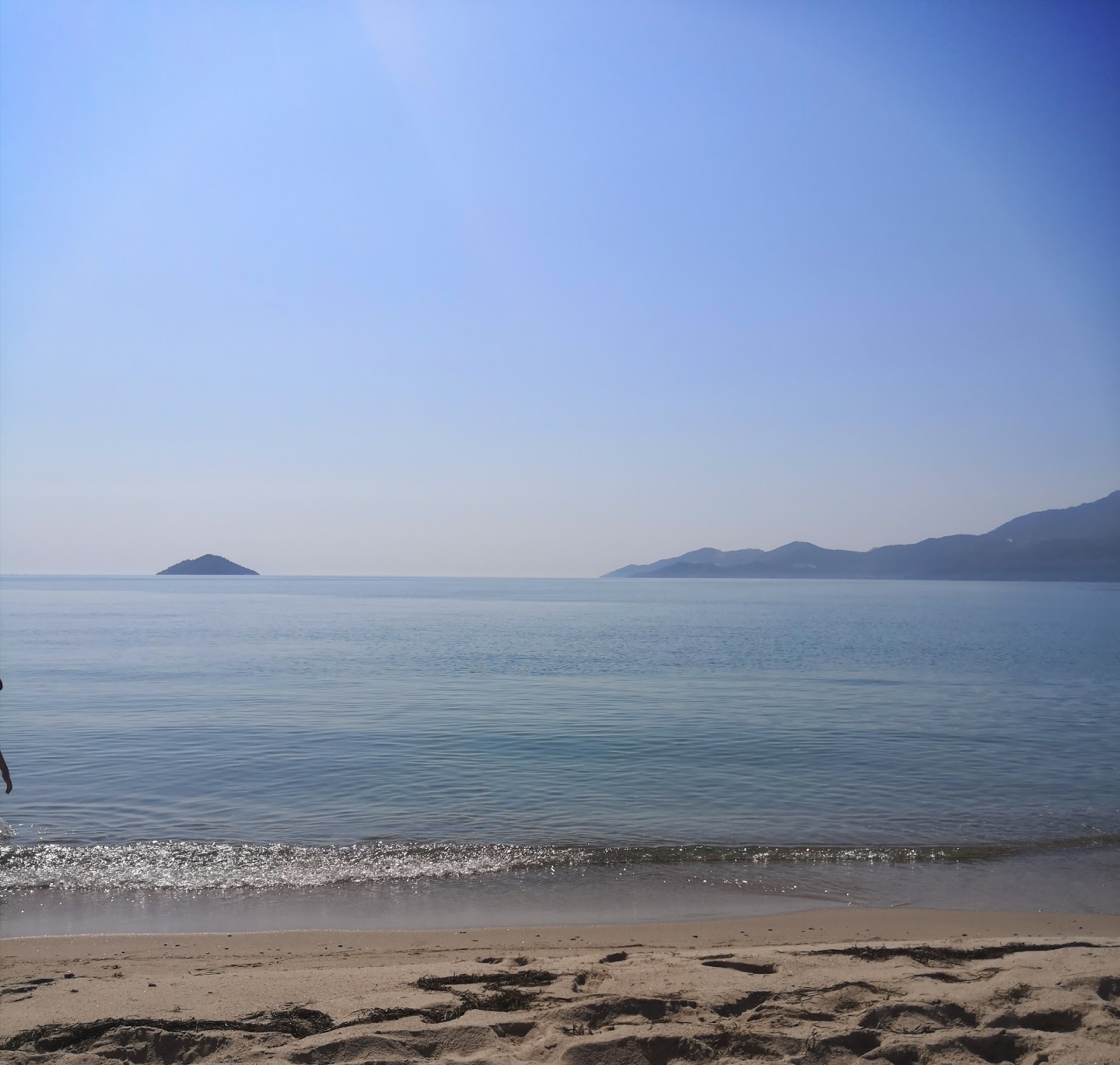 Foto van Agiasma beach met wit zand oppervlakte