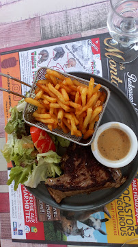 Hamburger du Restaurant français Au Montagnard à Murol - n°2