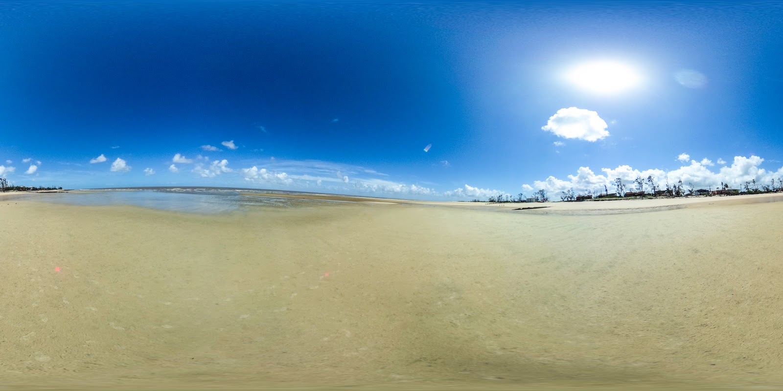 Valokuva Beira Beachista. pinnalla turkoosi puhdas vesi:n kanssa