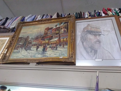 Thrift Store «Avenue Thrift Store», reviews and photos, 927 Minnesota Ave, Kansas City, KS 66101, USA