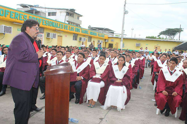 Escuela de capacitación de choferes profesionales Manuel Bhruniss Villacres - Escuela