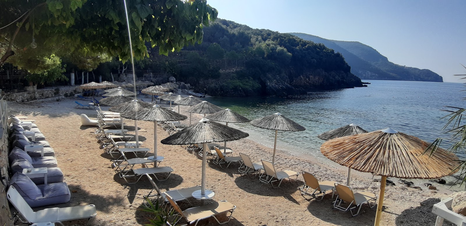 Photo of Kamini beach with tiny bay