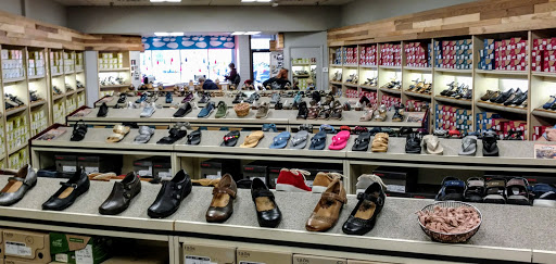 Shoe Store «Mast Shoes Ann Arbor», reviews and photos, 2517 Jackson Ave, Ann Arbor, MI 48103, USA