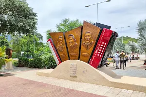 Diomedes Diaz Monument image