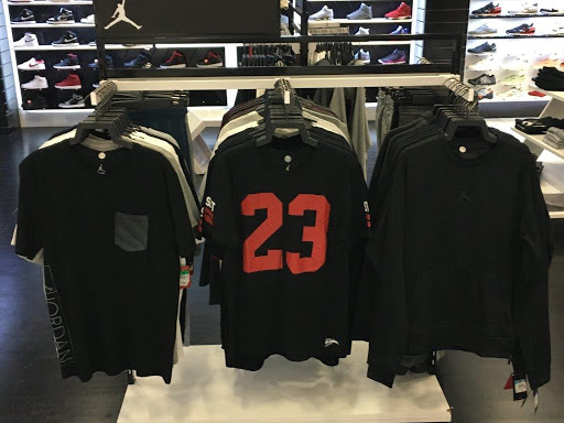 Shoe Store «Shoe Palace», reviews and photos, 2134 Montebello Town Center #2040, Montebello, CA 90640, USA