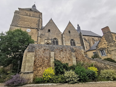 Collégiale Saint-Michel et Saints-Innocents à Bueil-en-Touraine