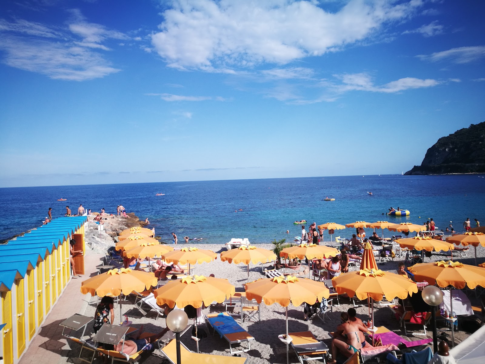 Photo de Spiaggia Bagni Hilton - endroit populaire parmi les connaisseurs de la détente