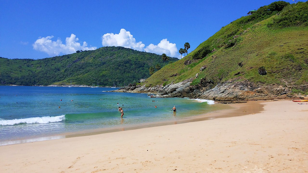Yanui Beach'in fotoğrafı birden fazla küçük koy ile birlikte