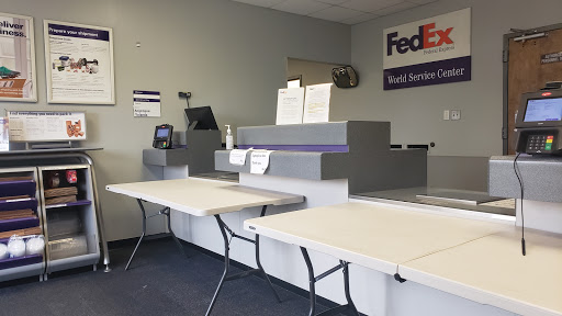 Shipping and Mailing Service «FedEx Ship Center», reviews and photos, 1190 N Wendover Rd, Charlotte, NC 28211, USA