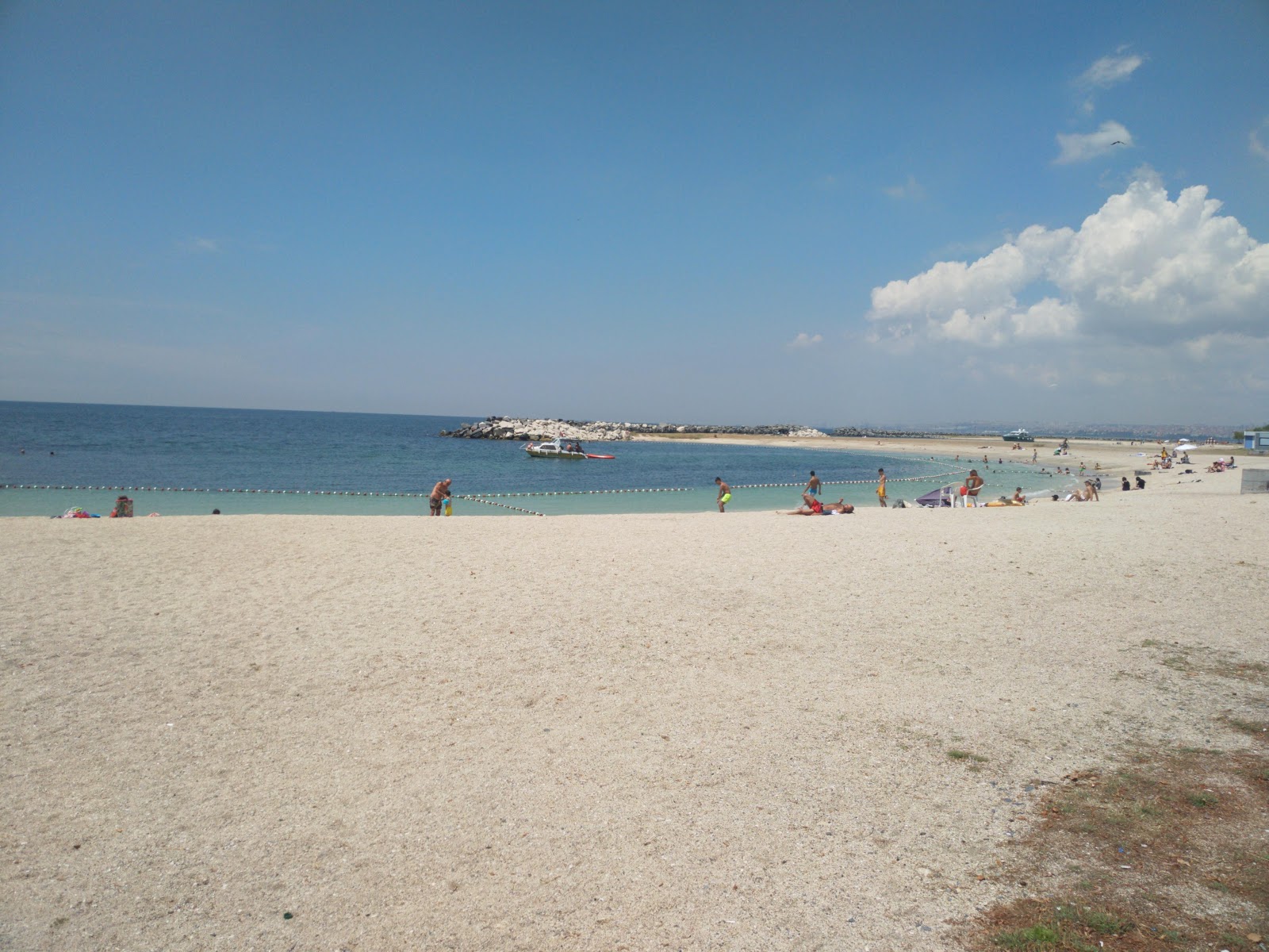 Foto von Yesilkoy Ciroz beach mit geräumige bucht