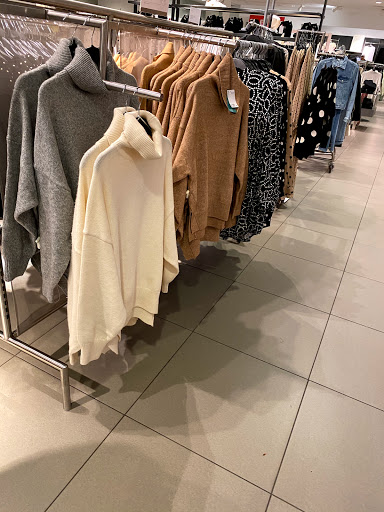 Clothing Store «H&M», reviews and photos, 2604 NE University Village St, Seattle, WA 98105, USA