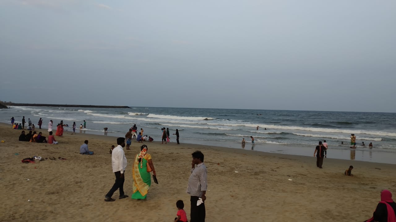 Foto van Tiruvottiyur Beach met turquoise water oppervlakte