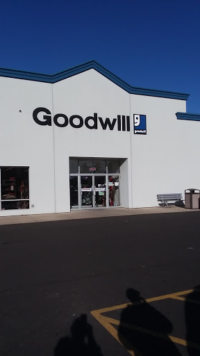 Thrift Store «Goodwill Industries Sterling», reviews and photos, 2216 E 4th St, Sterling, IL 61081, USA
