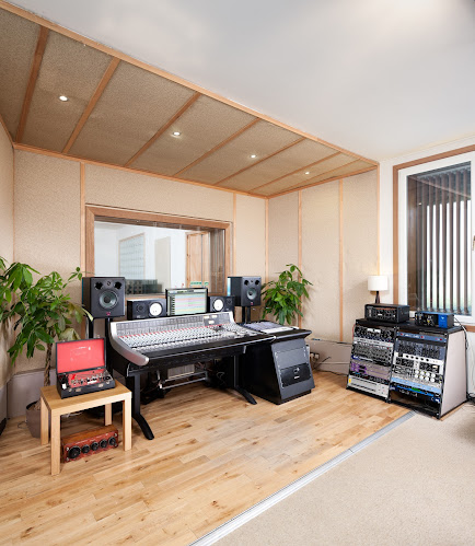 Reviews of Chem19 Recording Studio in Glasgow - Music store