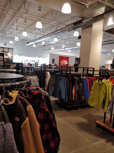 Clothing Store «The North Face Outlet», reviews and photos, 127 Premium Outlets Dr #633, Monroe, OH 45050, USA