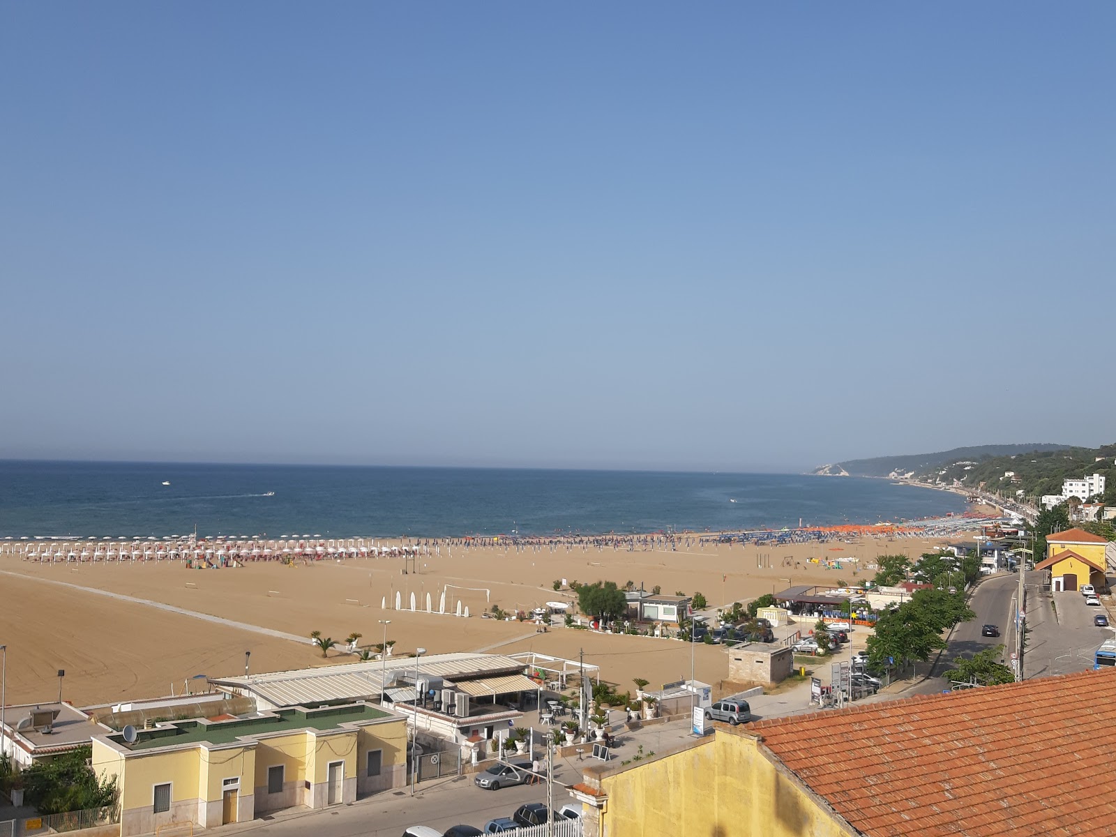 Spiaggia di Levante'in fotoğrafı - tatil için iyi evcil hayvan dostu nokta