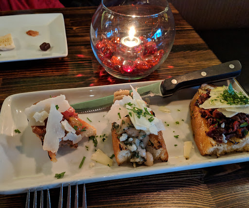 Shopping Mall «Seacliff Village Shopping Center», reviews and photos, Yorktown St & Main St, Huntington Beach, CA 92648, USA