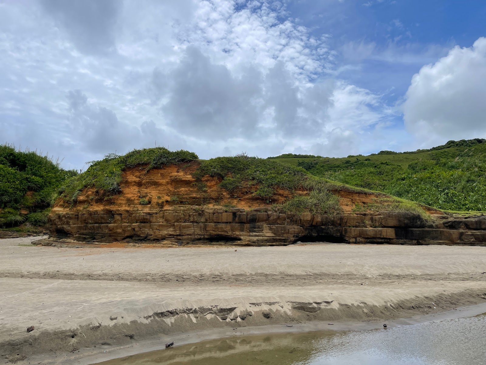 Photo de Playa Roca Partida situé dans une zone naturelle