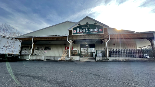 Horses & Hounds, 15 Mill Pond Rd, Granby, CT 06035, USA, 
