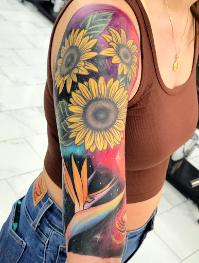 Tattoo Shop «Lucky You Tattoos», reviews and photos, 181 W Alameda St A, Manteca, CA 95336, USA