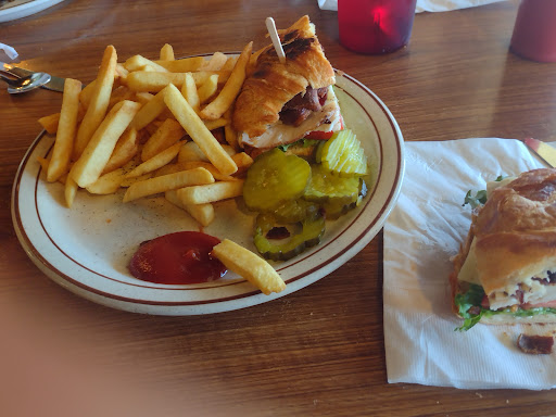 Shopping Mall «Pelton Shopping Center», reviews and photos, 110 Pelton Center Way, San Leandro, CA 94577, USA