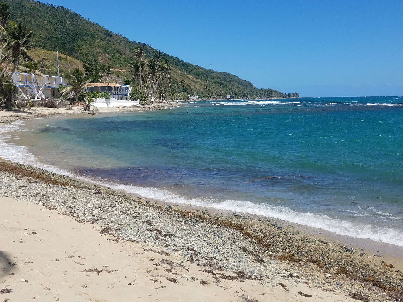 Foto de Playa Caribe com areia cinza e seixos superfície
