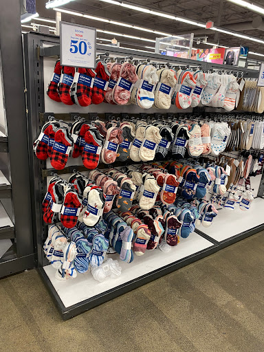 Clothing Store «Old Navy», reviews and photos, 3581 N Freeway Blvd, Sacramento, CA 95834, USA