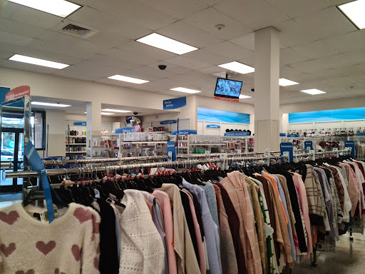 Clothing Store «Ross Dress for Less», reviews and photos, 349 N San Fernando Blvd, Burbank, CA 91502, USA