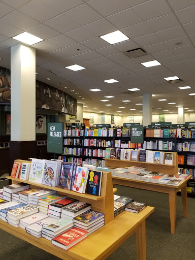 Book Store «Barnes & Noble», reviews and photos, 6825 Camino Arroyo, Gilroy, CA 95020, USA