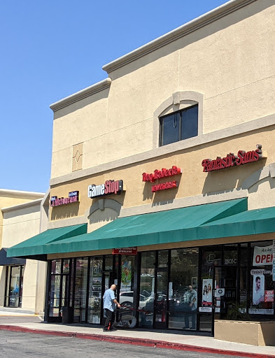 GameStop, 13502 Whittier Blvd A-2, Whittier, CA 90605, USA, 