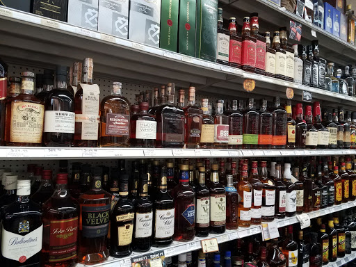 Liquor Store «Bay Shore Wine & Liquor», reviews and photos, 2058 Sunrise Hwy, Bay Shore, NY 11706, USA