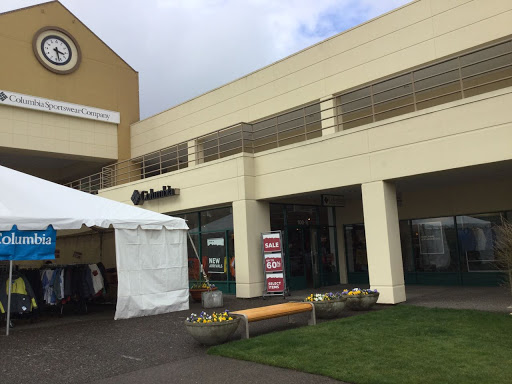 Sportswear Store «Columbia Sportswear Outlet», reviews and photos, 3 Monroe Pkwy, Lake Oswego, OR 97035, USA