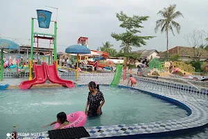 Kolam Renang Annisa Jaya image