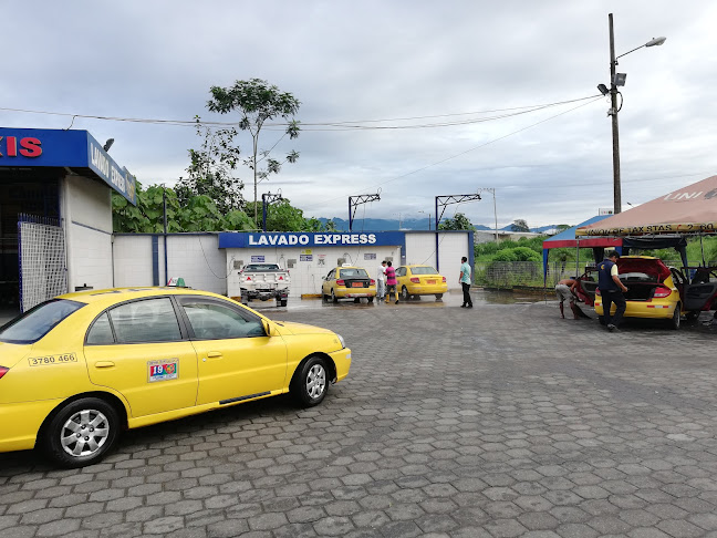 Opiniones de Gasolinera Petrolrios Unitaxis en Santo Domingo de los Colorados - Gasolinera