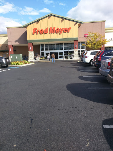 Grocery Store «Fred Meyer», reviews and photos, 26520 Maple Valley Black Diamond Rd SE, Maple Valley, WA 98038, USA