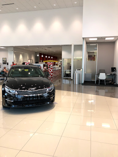 Car Dealer «Summit Place Kia», reviews and photos, 2200 Elizabeth Lake Rd, Waterford Twp, MI 48328, USA