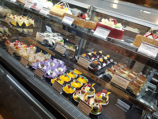 Shopping Mall «Westfield Fashion Square», reviews and photos, 14006 Riverside Dr, Sherman Oaks, CA 91423, USA