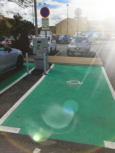 Borne de recharge de véhicules électriques RÉVÉO Charging Station Nissan-lez-Enserune