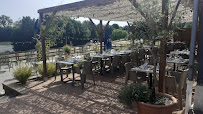 Atmosphère du Restaurant Les Terrasses du Lac - Mariage Séminaire Repas Famille à Secondigny - n°4