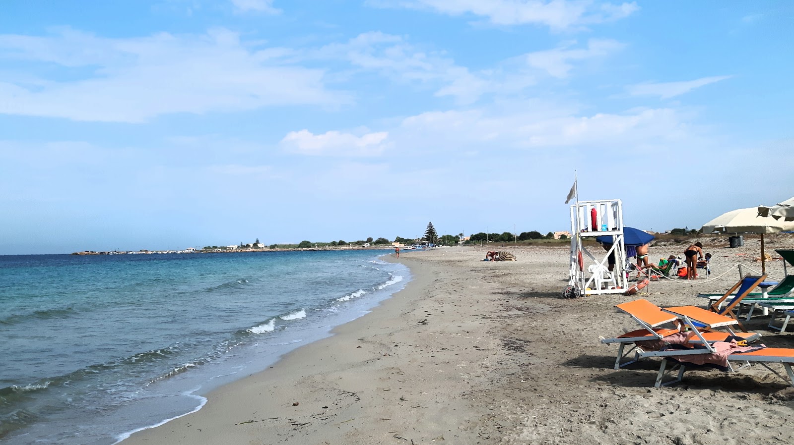 Foto di Baia Granelli con costa lunga e dritta