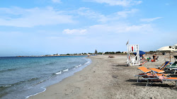 Photo de Granelli Beach avec rivage droit, long