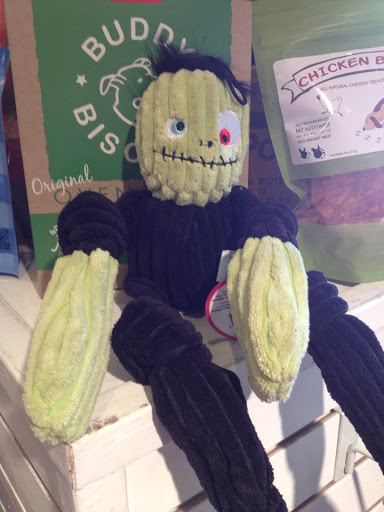 Pet Supply Store «Green Pet Supply», reviews and photos, 315 N Bishop Ave, Dallas, TX 75208, USA